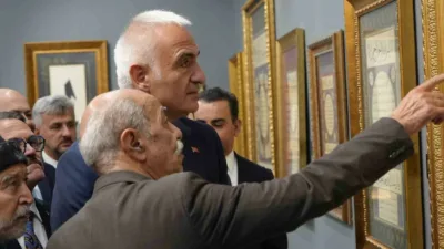 Kültür ve Turizm Bakanı Mehmet Nuri Ersoy, ünlü hat ve