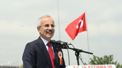 Ulaştırma ve Altyapı Bakanı Abdulkadir Uraloğlu, seyahat süresini 30 dakikadan