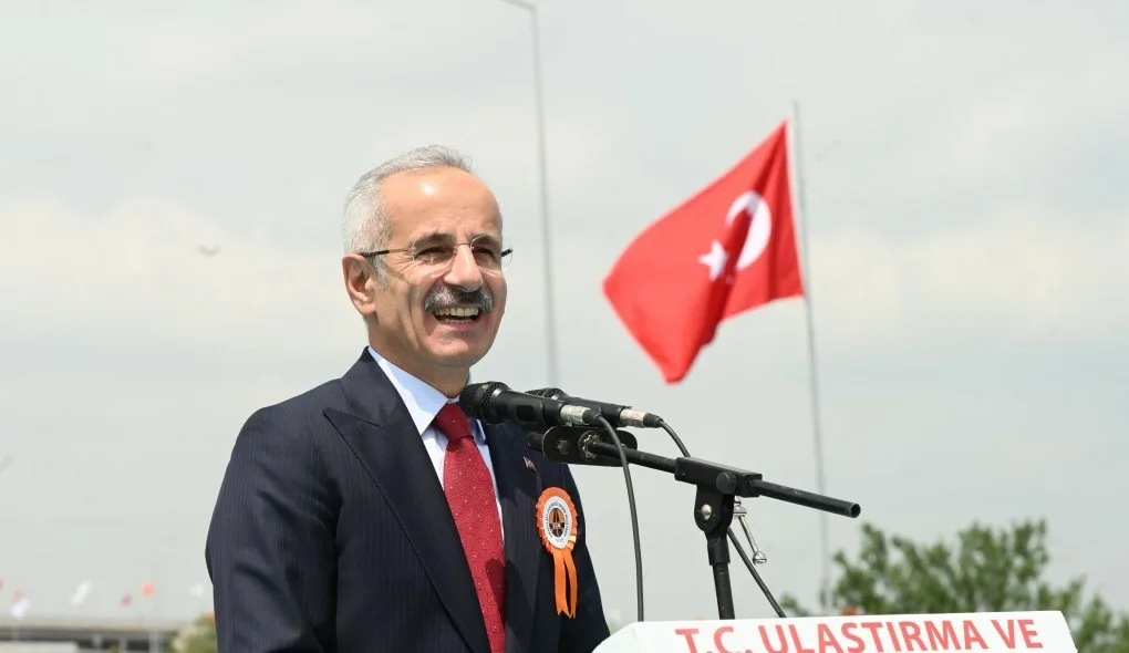 Ulaştırma ve Altyapı Bakanı Abdulkadir Uraloğlu, seyahat süresini 30 dakikadan