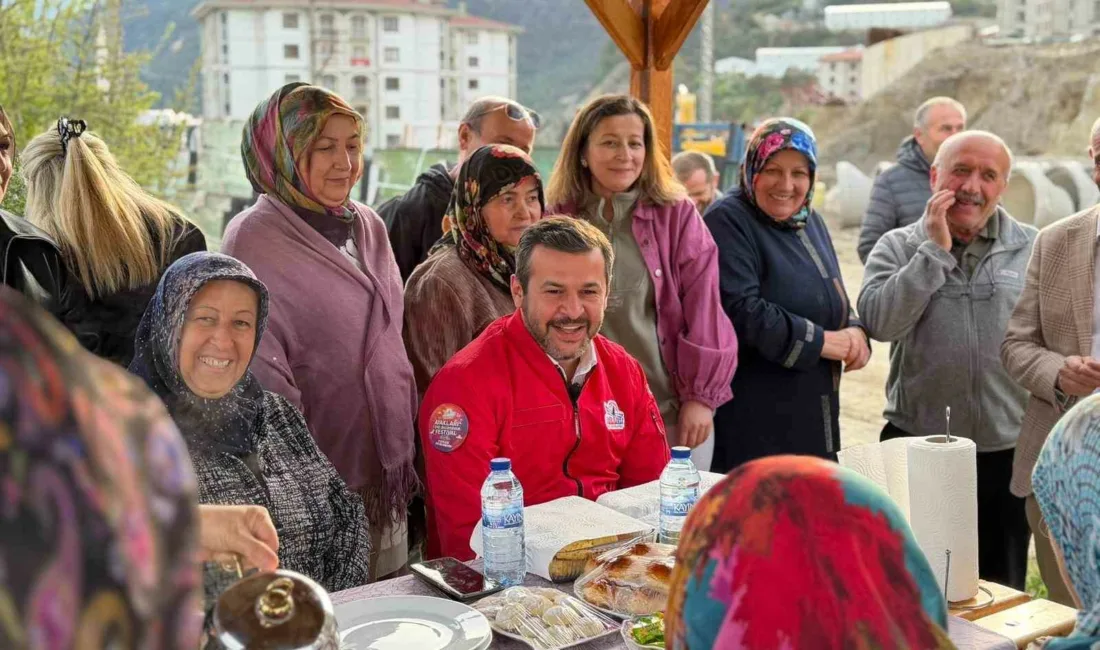 Karabük Belediye Başkanı Özkan Çetinkaya, mahalle ziyaretleri sırasında vatandaşlara verdiği
