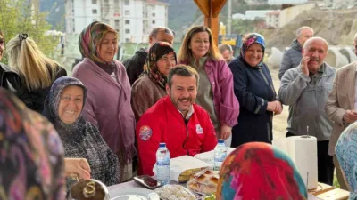 Karabük Belediye Başkanı Özkan Çetinkaya, mahalle ziyaretleri sırasında vatandaşlara verdiği