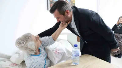 Karabük Belediye Başkanı Özkan Çetinkaya, Yücel Huzurevi’ni ziyaret ederek huzurevi