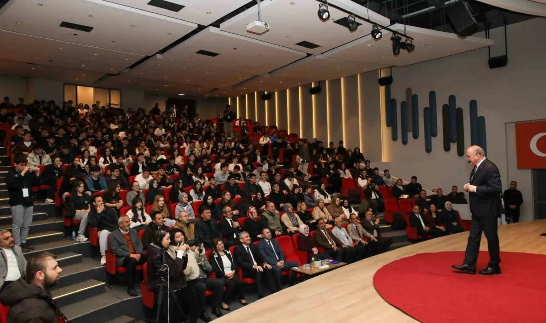DÜZCE (İHA) – Düzce Belediye Başkanı Faruk Özlü, lise öğrencileriyle