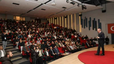 DÜZCE (İHA) – Düzce Belediye Başkanı Faruk Özlü, lise öğrencileriyle