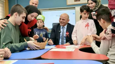 Hereke Özel Eğitim Uygulama Okulu’nu ziyaret eden Körfez Belediye Şener