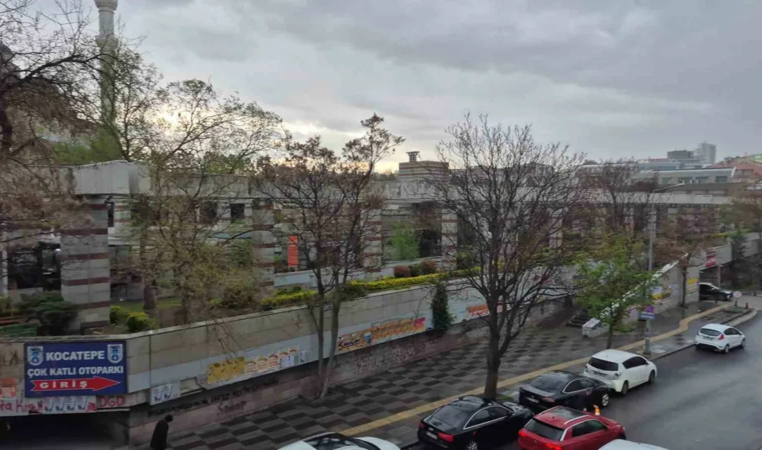 Ankara’da aniden etkili olan fırtına, vatandaşlara zor anlar yaşattı. Meteoroloji