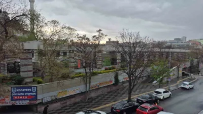 Ankara’da aniden etkili olan fırtına, vatandaşlara zor anlar yaşattı. Meteoroloji