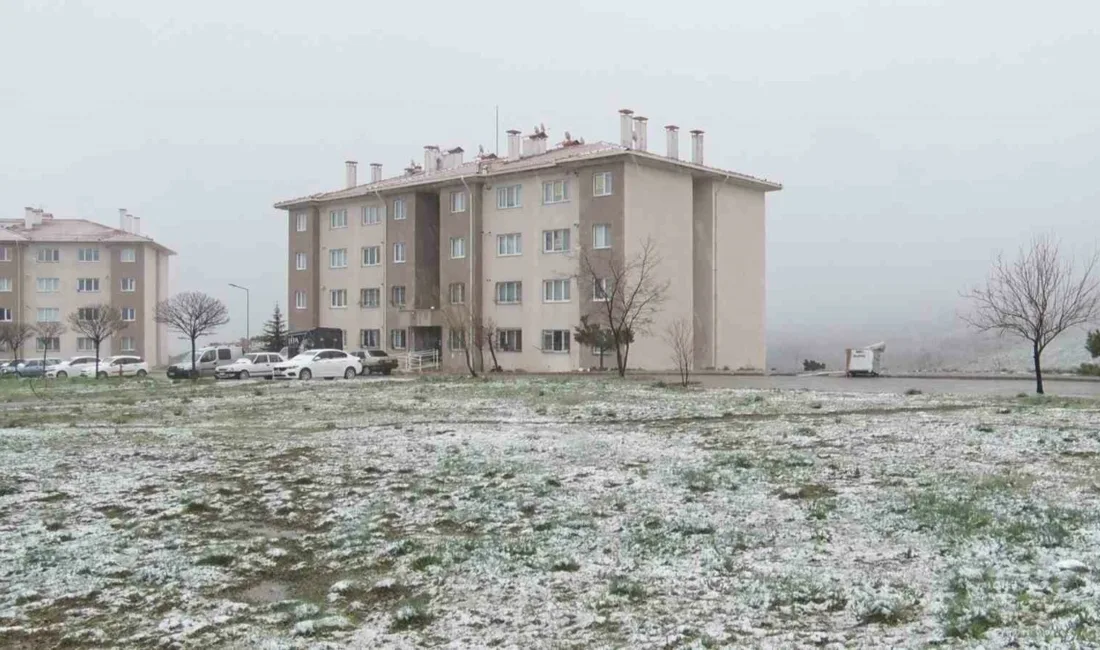 Ankara’da sabah saatlerinde başlayan karla karışık yağmur ve kar, aralıklarla