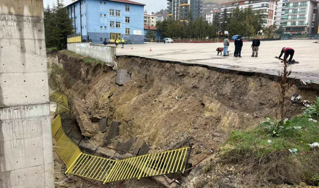 Başkentte etkili olan yoğun yağışlar sonrası bazı dereler taşarken, Yenimahalle