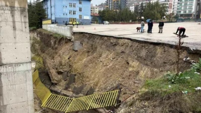 Başkentte etkili olan yoğun yağışlar sonrası bazı dereler taşarken, Yenimahalle