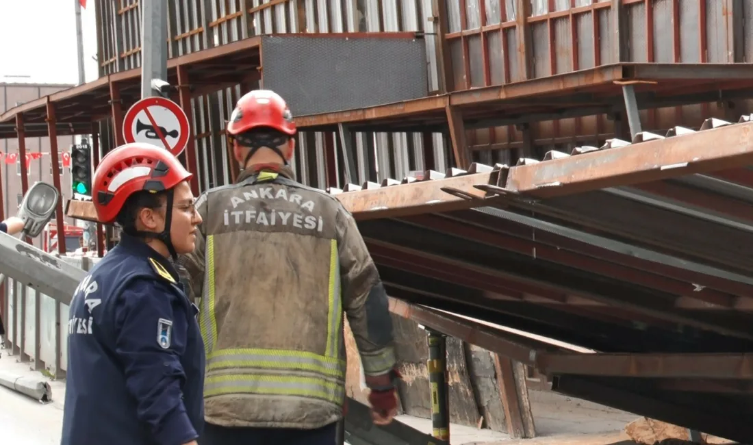 Ankara’nın Altındağ ilçesinde yıkım çalışmaları devam eden 4 katlı bir