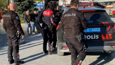 Bolu’da bir iş merkezinin balkonuna çıkarak çevreye rahatsızlık veren alkollü
