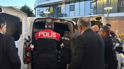 Bolu’da bir alışveriş merkezinde çevreye rahatsızlık veren şahıs, olay yerine