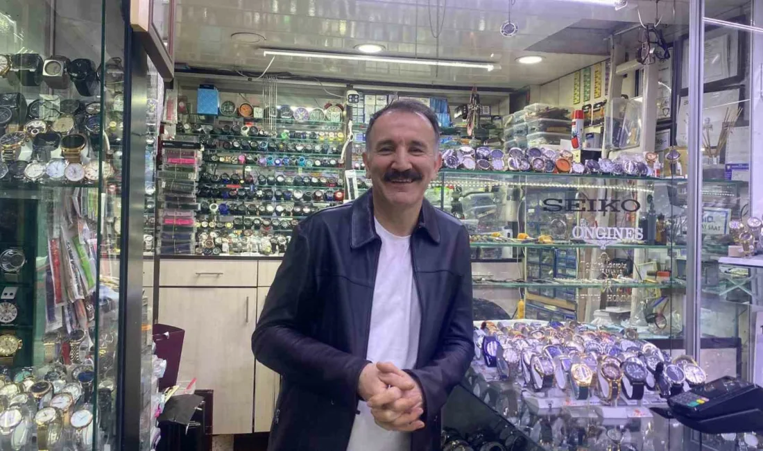 Babadan oğula geçen saatçilik mesleğini Ulus’ta sürdüren Tuncay Terli, unutulmaya