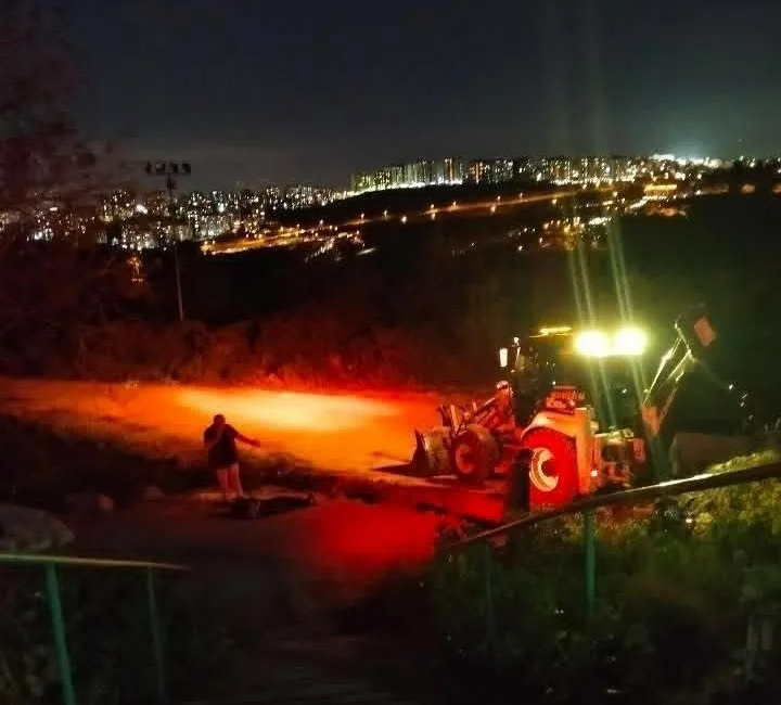 Kocaeli’nin İzmit ilçesinde altyapı çalışması sırasında doğal gaz hattının zarar