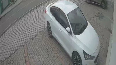 Kocaeli’nin Çayırova ilçesinde iki SUV tipi aracın çarpıştığı kazada araçlardan