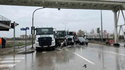 Ankara’nın Çubuk ilçesinde üç beton mikserinin çarpışması sonucu meydana gelen