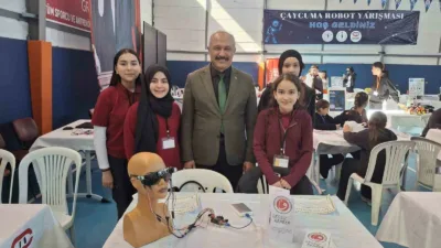 Zonguldak’ın Çaycuma ilçesinde düzenlenen robot yarışmasında Devrek Kız Anadolu İmam