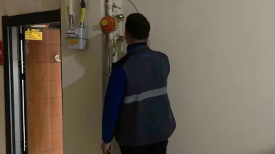 Kocaeli’nin İzmit ilçesinde doğal gaz kokusunun ardından yangın çıktı. Film