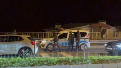 Zonguldak’ın Ereğli ilçesinde “dur” ihtarına uymayıp kaçan kovalamacada polis aracına