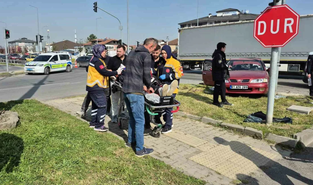 100 kara yolunda yakaladıkları şüpheliyi adliyeye götüren polis aracı ile