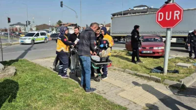 100 kara yolunda yakaladıkları şüpheliyi adliyeye götüren polis aracı ile