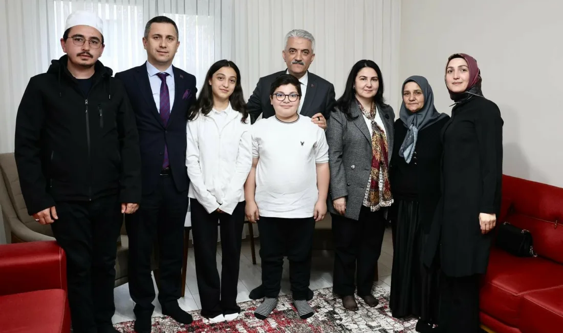 DÜZCE(İHA) – Düzce Valisi Mehmet Makas ve eşi Elif Makas,