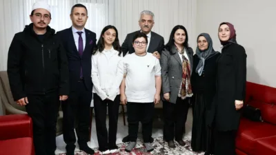 DÜZCE(İHA) – Düzce Valisi Mehmet Makas ve eşi Elif Makas,
