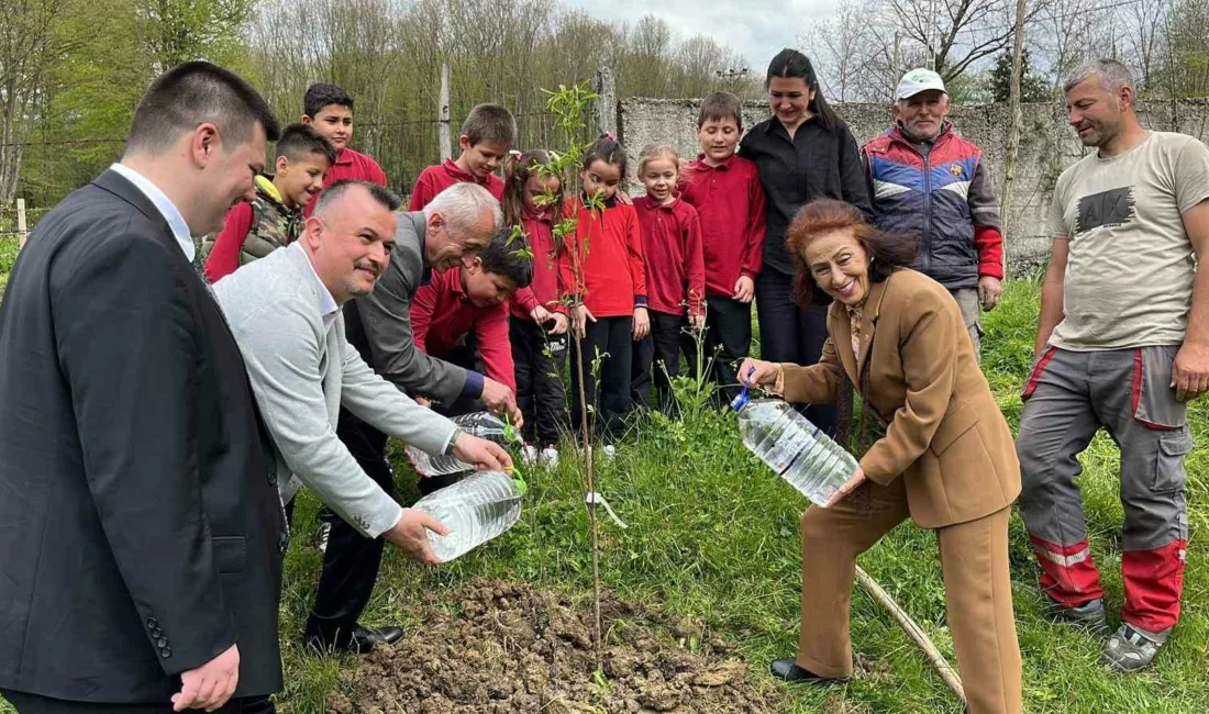 Zonguldak’ın Çaycuma ilçesindeki Şenköy Köy İlkokulu’nu 19 yıl önce tadilattan