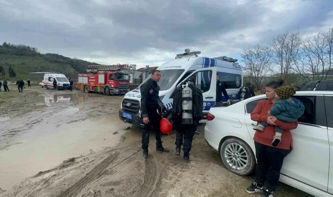 Zonguldak’ın Alaplı ilçesinde oluşan göletin yakınında arkadaşlarıyla oyun oynayan 12