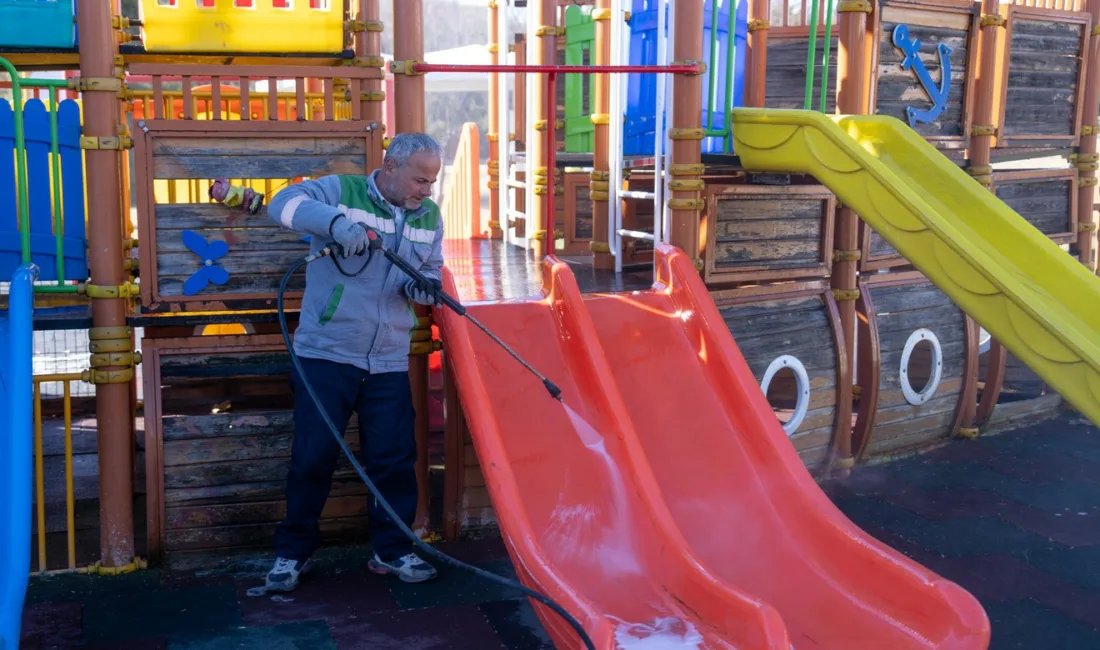 Gölbaşı Belediyesi, havaların ısınmasıyla birlikte vatandaşların yoğun olarak kullandığı park