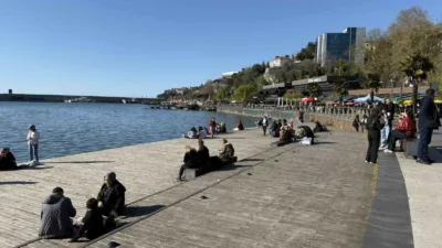 Zonguldak’ta termometrelerin 13 dereceyi göstermesini fırsat bilen vatandaşlar, hafta sonu