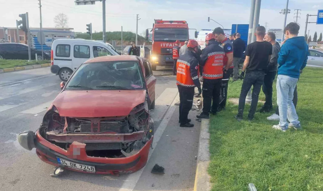 Sakarya’nın Akyazı ilçesinde otomobil ile hafif ticari aracın çarpışması neticesinde