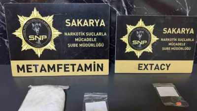 İstanbul’dan Sakarya’ya uyuşturucu madde getirdikleri tespit edilen 3 şüpheli, Anadolu