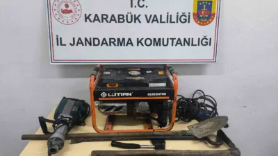 Karabük’te jandarma ekiplerince düzenlenen iki ayrı operasyonda kaçak kazı malzemeleri
