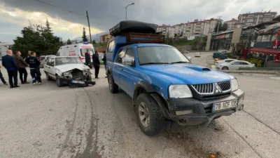 Karabük’ün Safranbolu ilçesinde kamyonetle çarpışan otomobildeki 1 kişi yaralandı. Kaza,