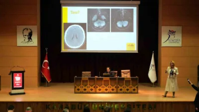 Karabük Üniversitesi’nde (KBÜ) düzenlenen atölyede tıp fakültesi öğrencilerine teorik ve