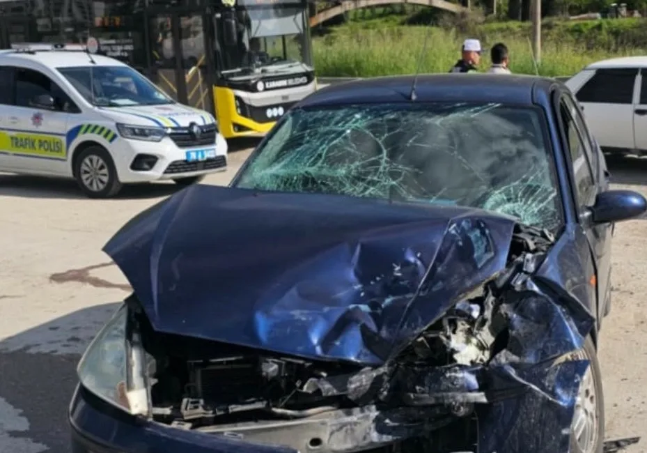 Karabük’te iki otomobilin çarpıştığı trafik kazasında 3 kişi yaralandı. Edinilen