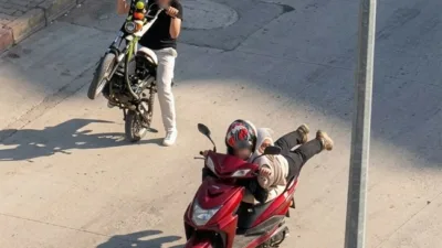 Karabük’te gençlerin tehlikeli adrenalin arayışı cep telefonu kameralarına yansıdı. Kent