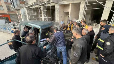 Kastamonu’nun Tosya ilçesinde ekmek taşıyan minibüs ile kamyonetin çarpışması neticesinde