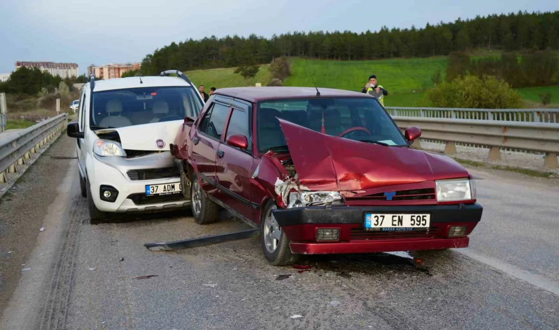 Kastamonu’da meydana gelen iki ayrı trafik kazasında 6 kişi yaralandı.