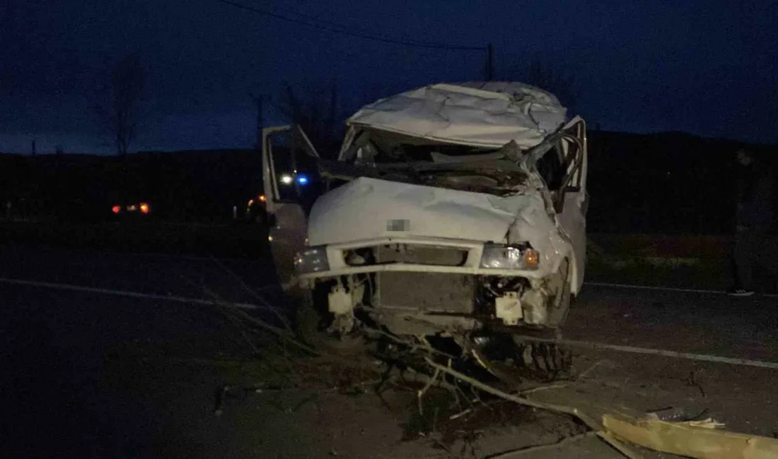 Kastamonu’nun Taşköprü ilçesinde minibüs ile hafif ticari aracın çarpışması neticesinde
