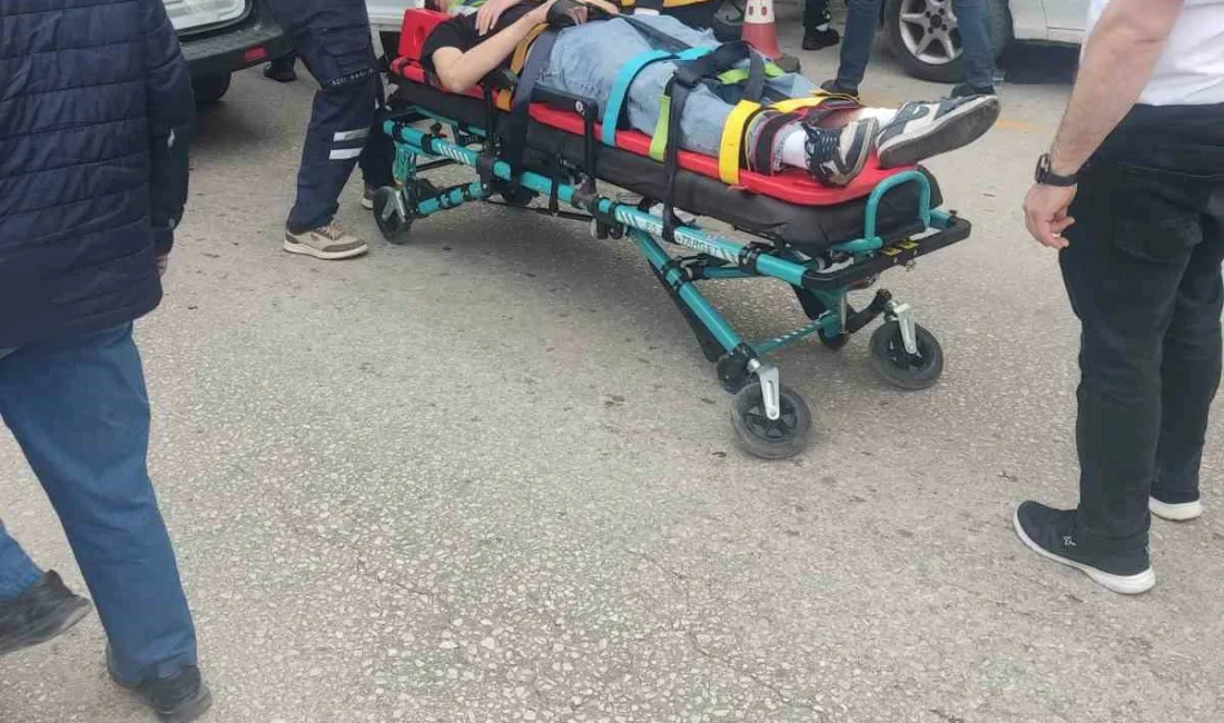 Kastamonu’nun Tosya ilçesinde önündeki otomobile çarpan motosikletin sürücüsü yaralandı. Kaza,