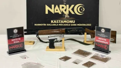 Kastamonu’da polis ekiplerince gerçekleştirilen uyuşturucu operasyonunda 5 kişi gözaltına alındı.