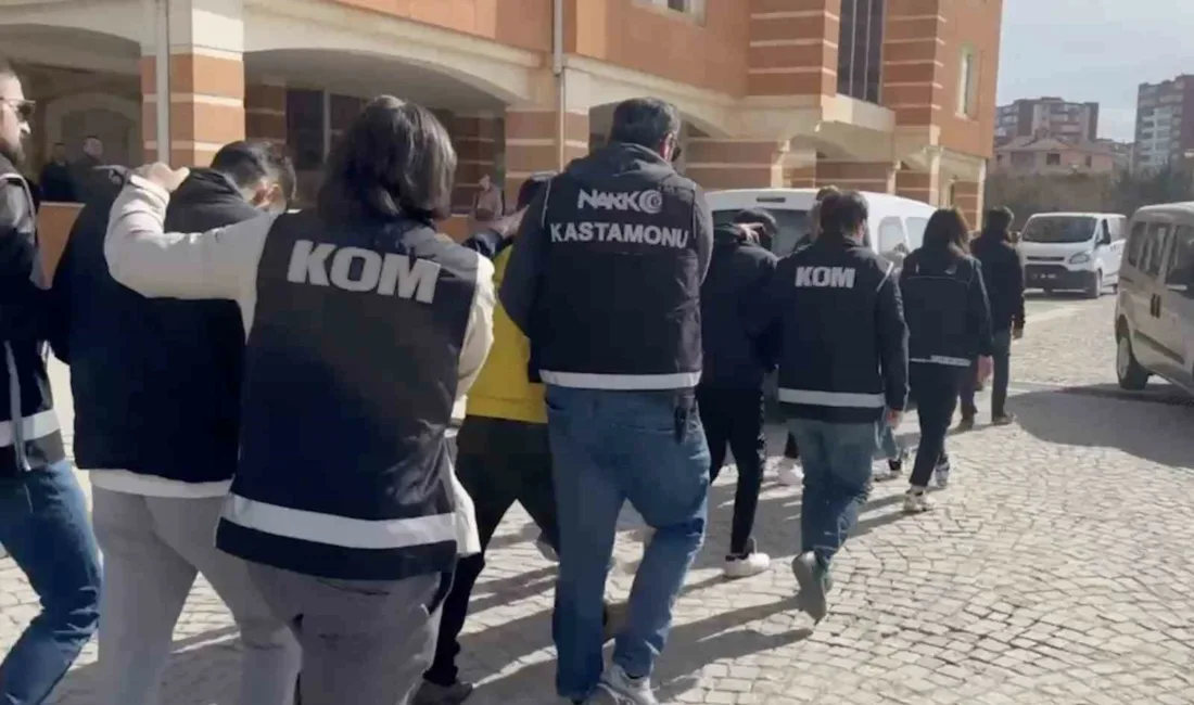 Kastamonu’da polis ekiplerince düzenlenen uyuşturucu operasyonunda yakalanan 3 sanık, 12