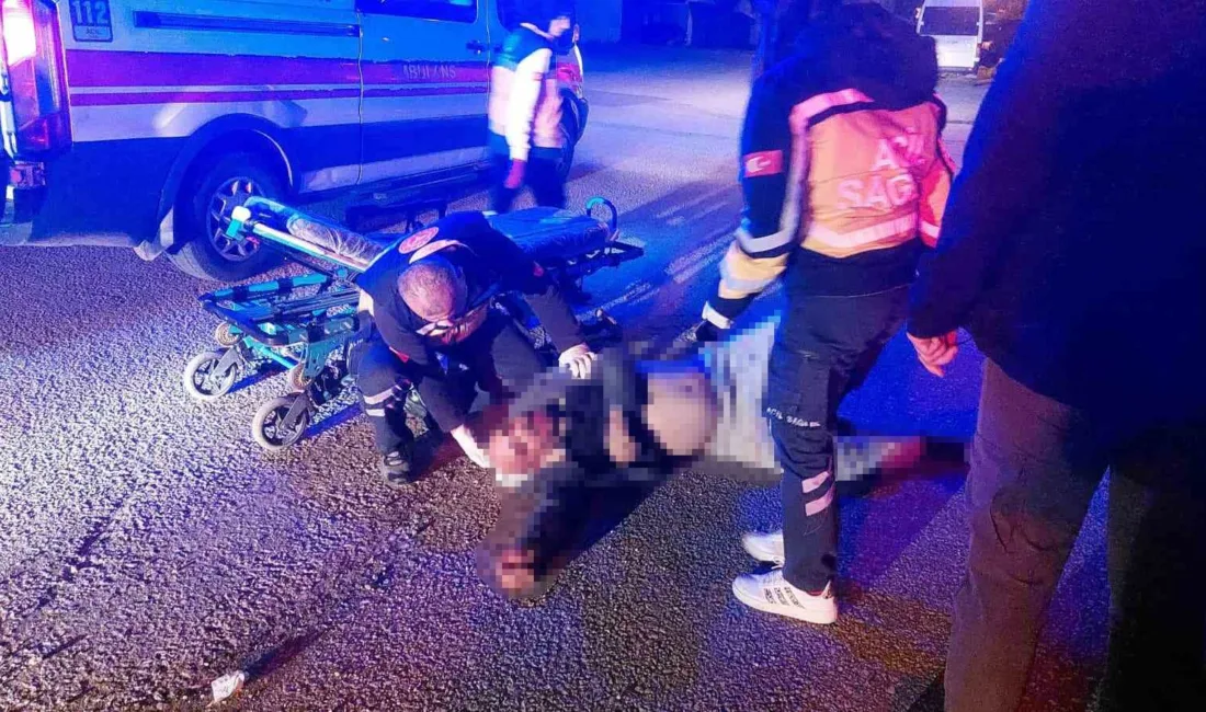 Sakarya’nın Akyazı ilçesinde gece saatlerinde çıkan kavgada göğsünden bıçaklanarak ağır