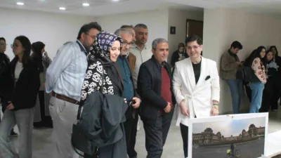 Sakarya Uygulamalı Bilimler Üniversitesi akademisyeni ve fotoğraf sanatçısı Öğretim Görevlisi
