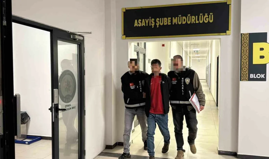 Kocaeli’de eşini 8 bıçak darbesiyle öldüren sanık, yatak odasında arkadaşına