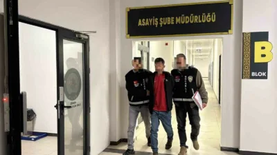 Kocaeli’de eşini 8 bıçak darbesiyle öldüren sanık, yatak odasında arkadaşına