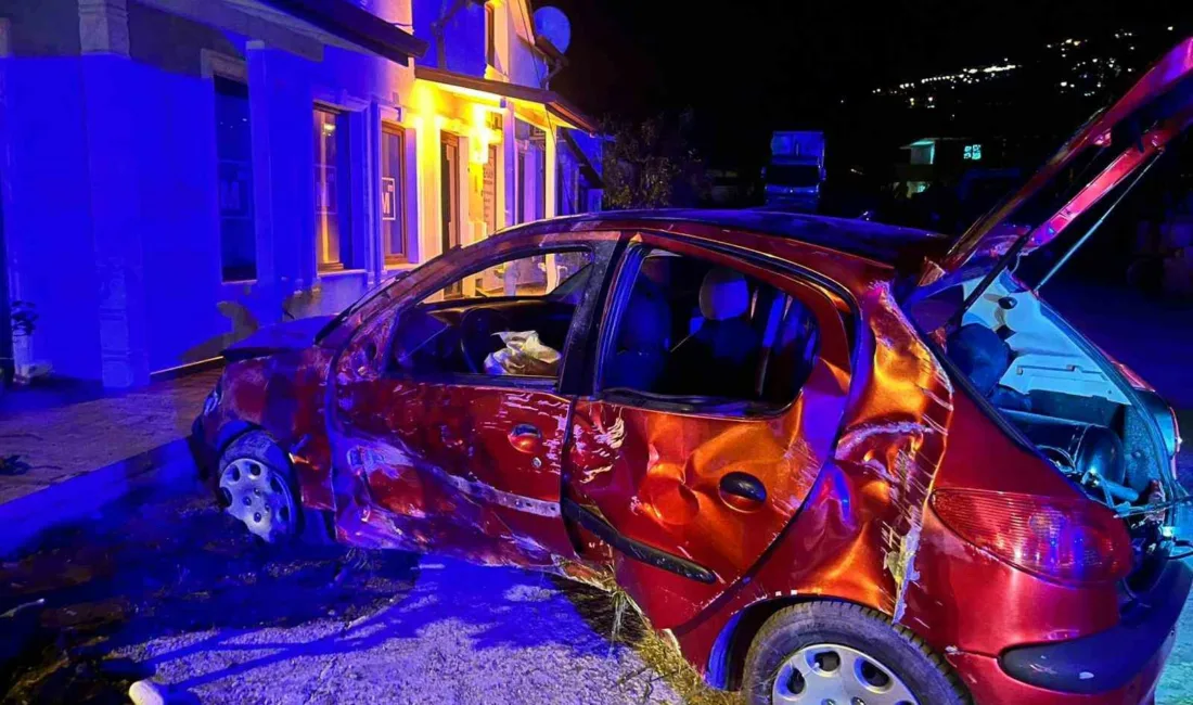 Sakarya’nın Sapanca ilçesinde kontrolden çıkan otomobil, evin duvarına çarparak durabildi.